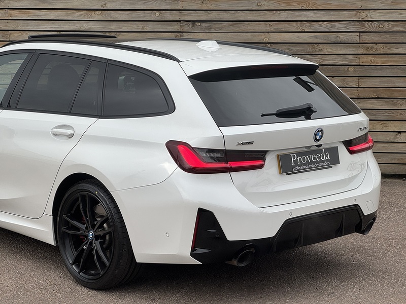 BMW 3 Series 2022'72 330e M Sport | Pan Roof | M Sport Pro Pack - U8961