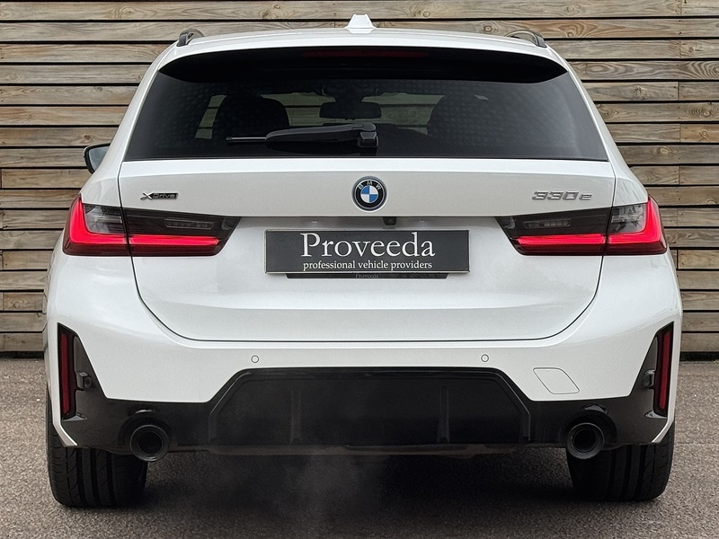 BMW 3 Series 2022'72 330e M Sport | Pan Roof | M Sport Pro Pack - U8961