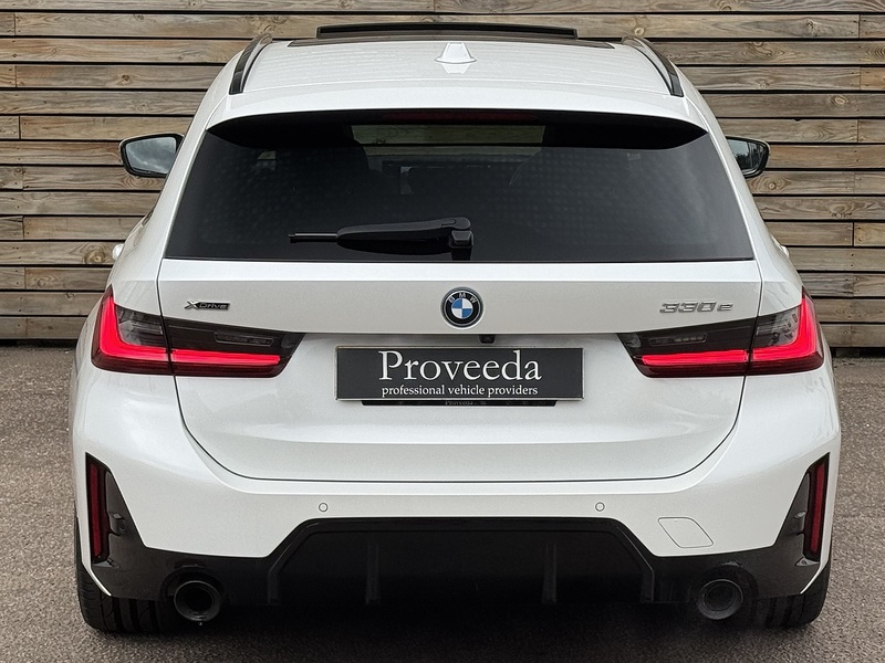 BMW 3 Series 2022'72 330e M Sport | Pan Roof | M Sport Pro Pack - U8961
