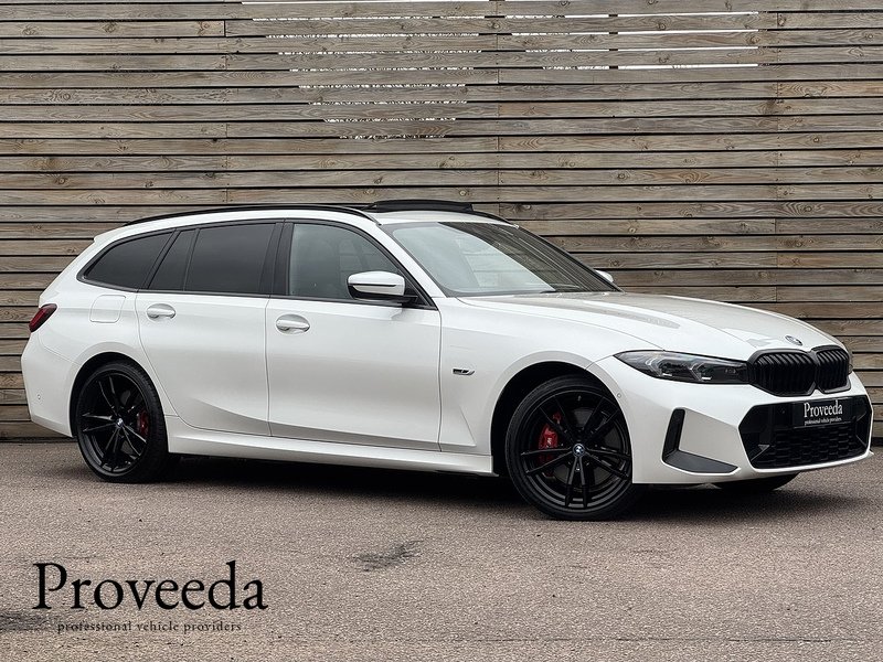 BMW 3 Series 2022'72 330e M Sport | Pan Roof | M Sport Pro Pack - U8961