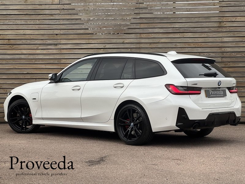 BMW 3 Series 2022'72 330e M Sport | Pan Roof | M Sport Pro Pack - U8961