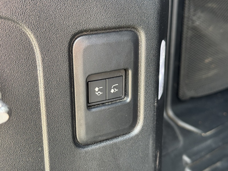 Land Rover Defender 110 2023'23 D300 MHEV X-Dynamic HSE Commercial | Rear Seat Conversion | Vat Q - U8997