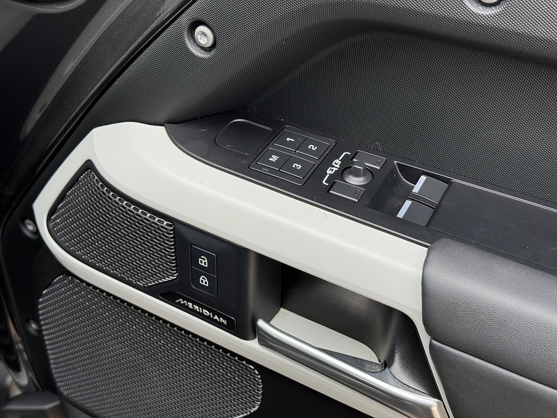 Land Rover Defender 110 2023'23 D300 MHEV X-Dynamic HSE Commercial | Rear Seat Conversion | Vat Q - U8997