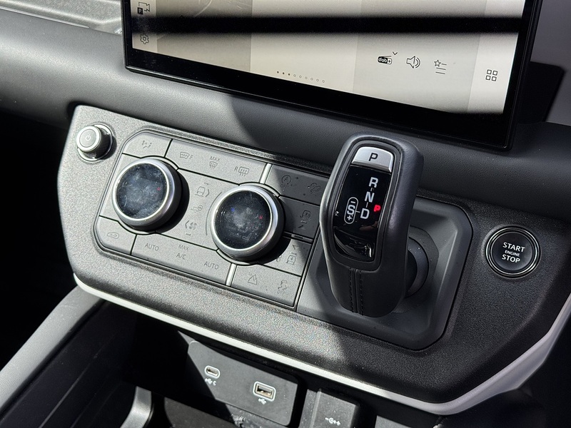 Land Rover Defender 110 2023'23 D300 MHEV X-Dynamic HSE Commercial | Rear Seat Conversion | Vat Q - U8997