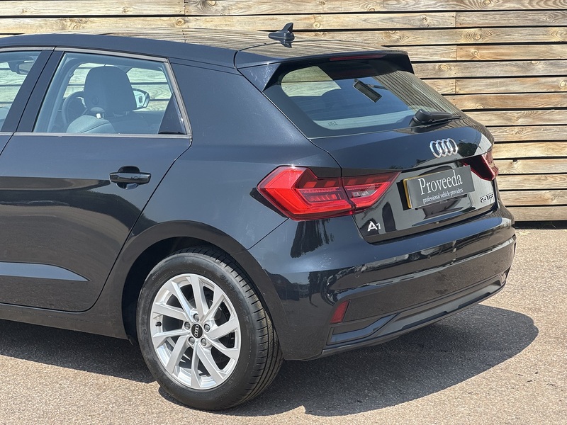 Audi A1 2022'22 TFSI Sport | Car Play | Rear Parking Sensors - U8999