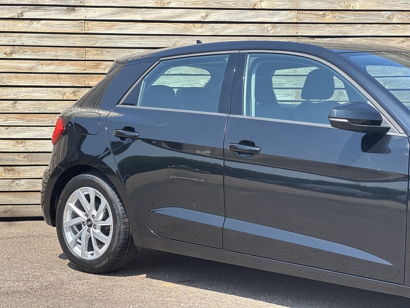 Audi A1 2022'22 TFSI Sport | Car Play | Rear Parking Sensors - U8999