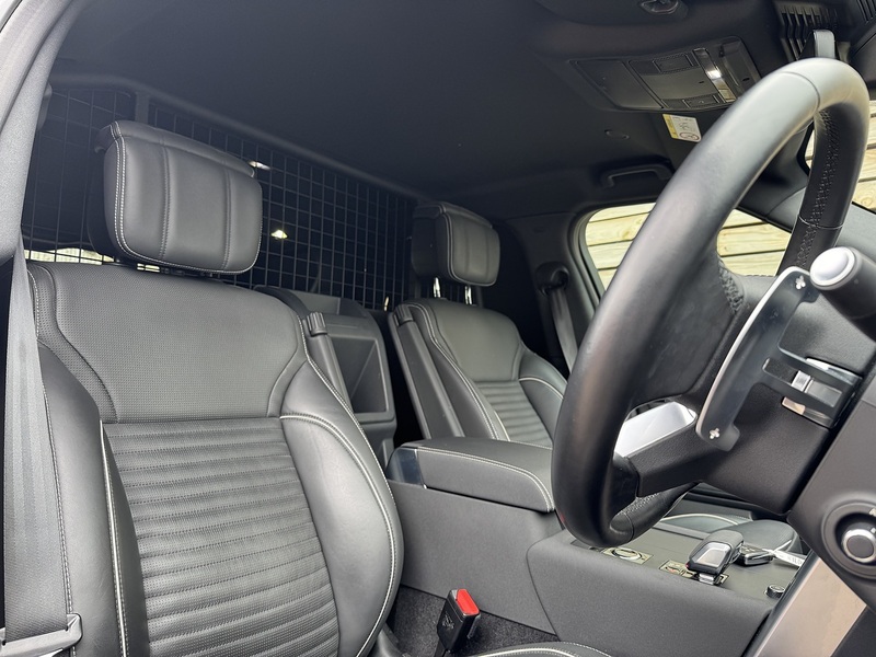 Land Rover Discovery 2022'72 D300 MHEV R-Dynamic HSE | Rear Seat Conv Available - U9009