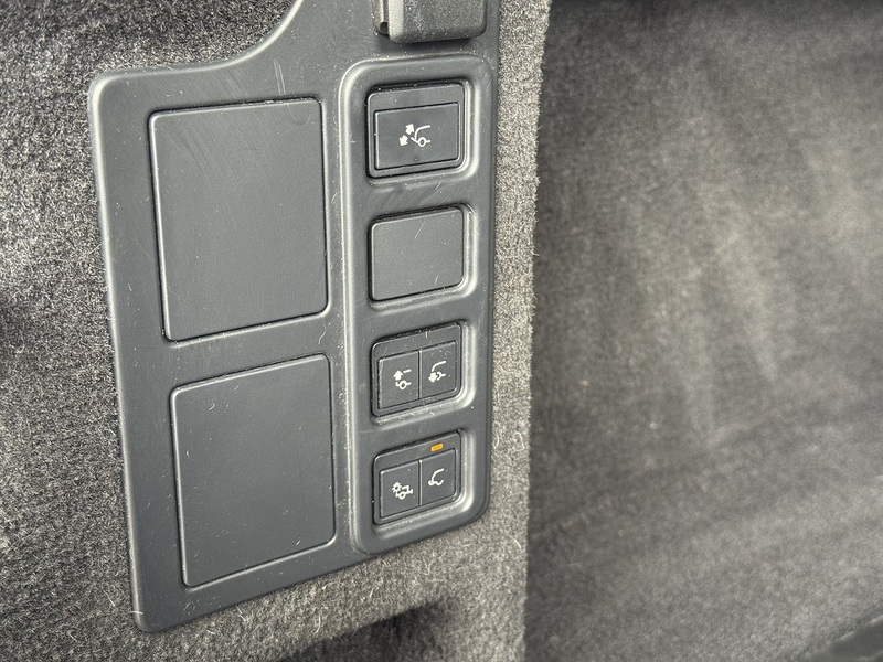 Land Rover Discovery 2022'72 D300 MHEV R-Dynamic HSE | Rear Seat Conv Available - U9009