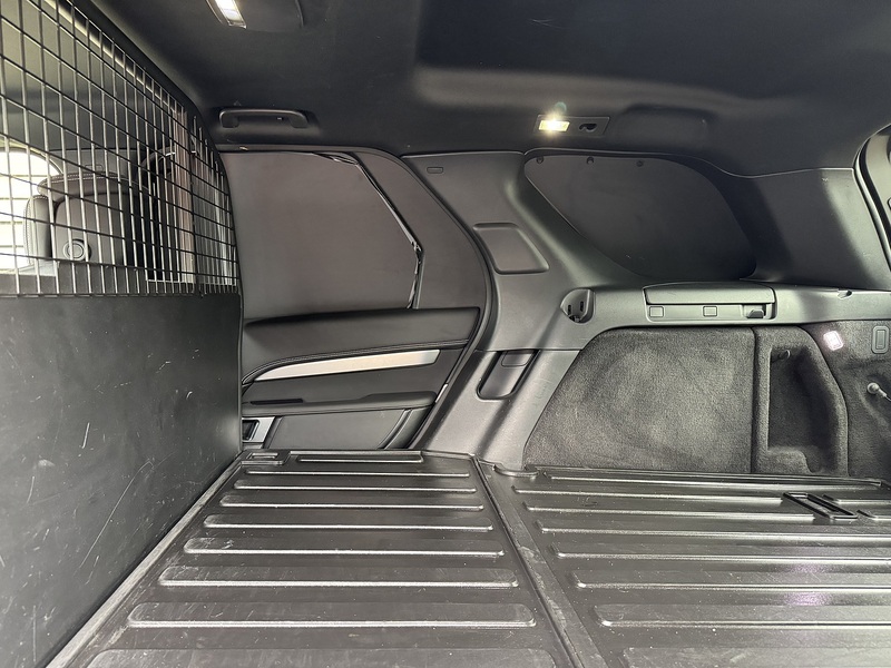 Land Rover Discovery 2022'72 D300 MHEV R-Dynamic HSE | Rear Seat Conv Available - U9009