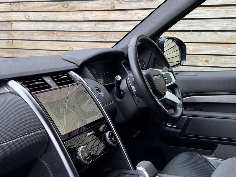 Land Rover Discovery 2022'72 D300 MHEV R-Dynamic HSE | Rear Seat Conv Available - U9009