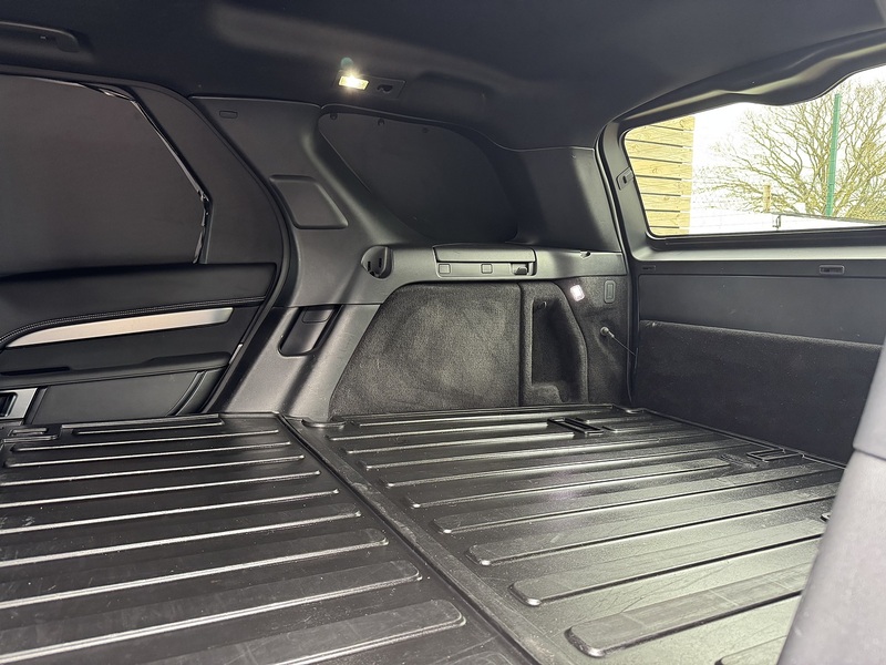 Land Rover Discovery 2022'72 D300 MHEV R-Dynamic HSE | Rear Seat Conv Available - U9009