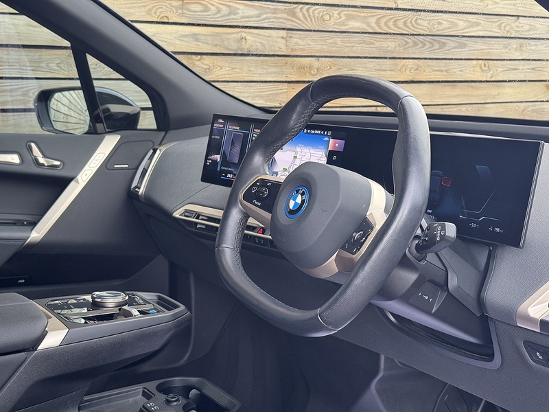 BMW iX 2023'23 50 M Sport | Sky Lounge Pack | Comfort Pack - U9012