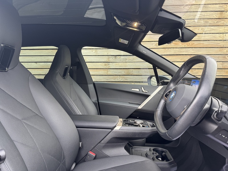 BMW iX 2023'23 50 M Sport | Sky Lounge Pack | Comfort Pack - U9012