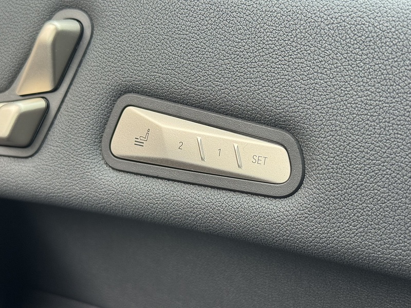 BMW iX 2023'23 50 M Sport | Sky Lounge Pack | Comfort Pack - U9012