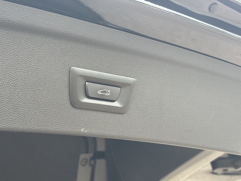 BMW iX 2023'23 50 M Sport | Sky Lounge Pack | Comfort Pack - U9012