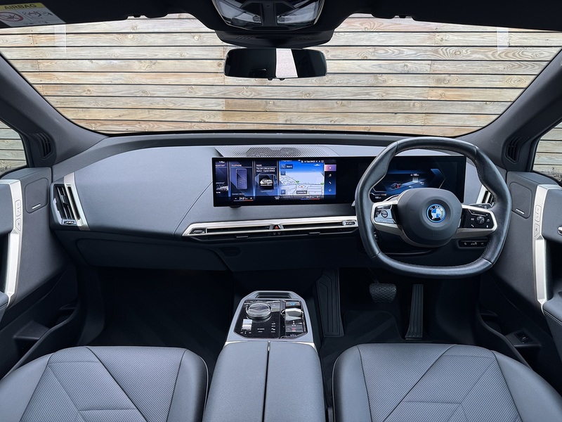 BMW iX 2023'23 50 M Sport | Sky Lounge Pack | Comfort Pack - U9012