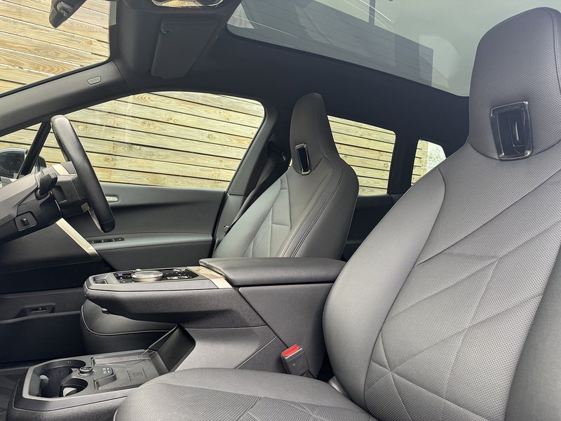 BMW iX 2023'23 50 M Sport | Sky Lounge Pack | Comfort Pack - U9012