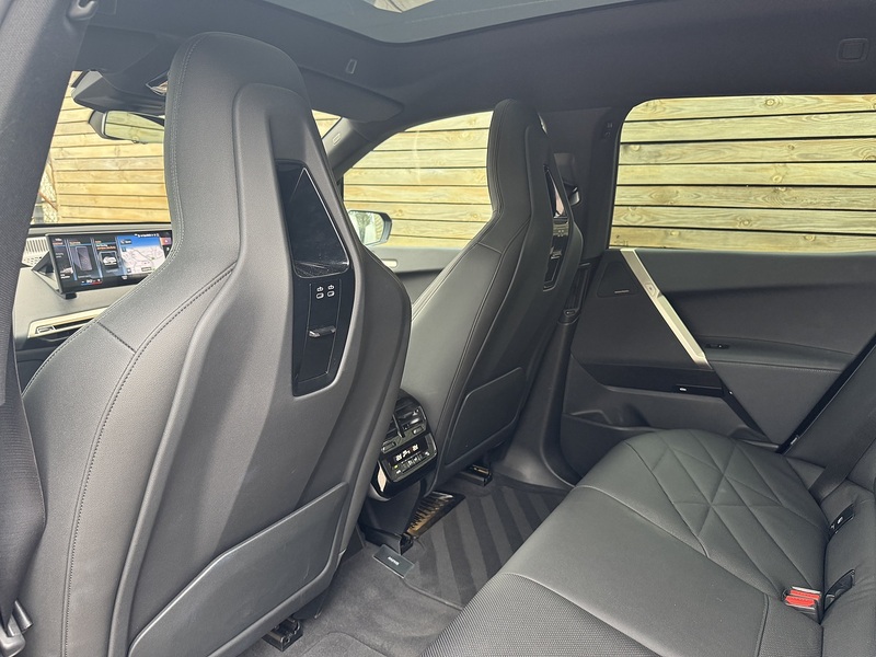 BMW iX 2023'23 50 M Sport | Sky Lounge Pack | Comfort Pack - U9012