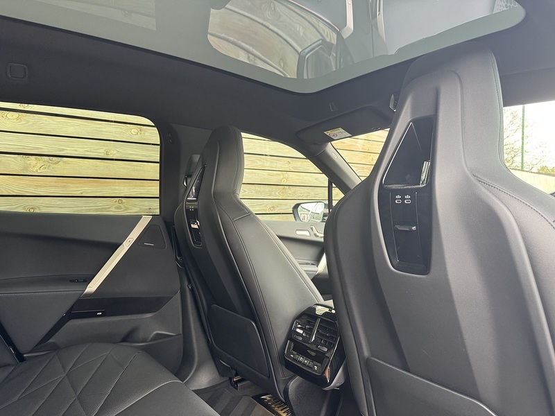 BMW iX 2023'23 50 M Sport | Sky Lounge Pack | Comfort Pack - U9012