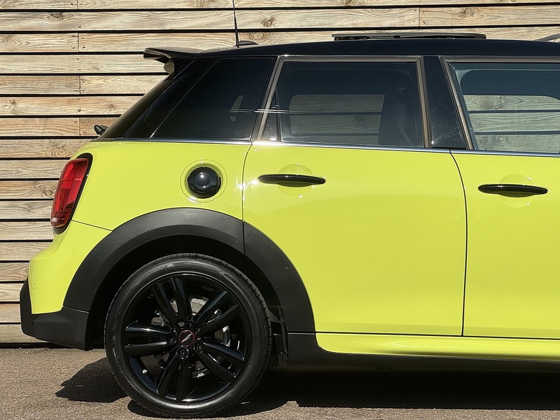 MINI Hatch 2023'73 Cooper S Sport | Zesty Yellow | Pan Roof - U9013