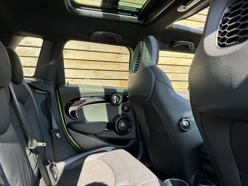 MINI Hatch 2023'73 Cooper S Sport | Zesty Yellow | Pan Roof - U9013