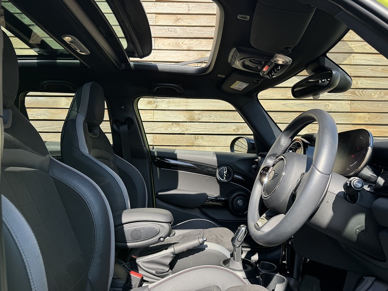 MINI Hatch 2023'73 Cooper S Sport | Zesty Yellow | Pan Roof - U9013