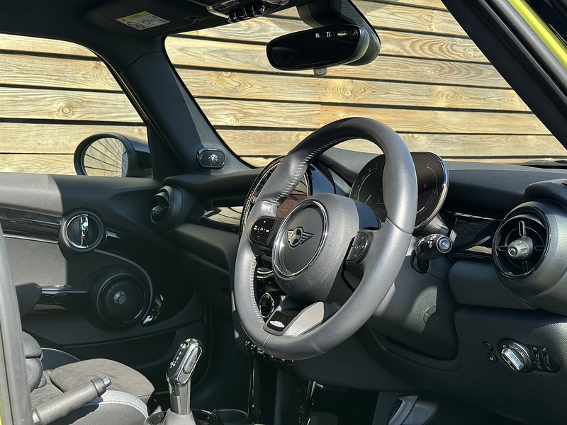 MINI Hatch 2023'73 Cooper S Sport | Zesty Yellow | Pan Roof - U9013