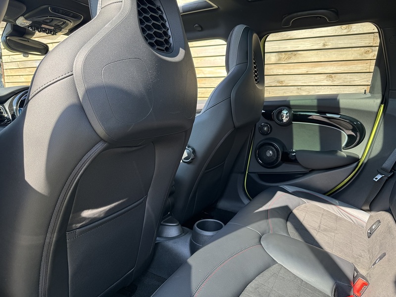 MINI Hatch 2023'73 Cooper S Sport | Zesty Yellow | Pan Roof - U9013