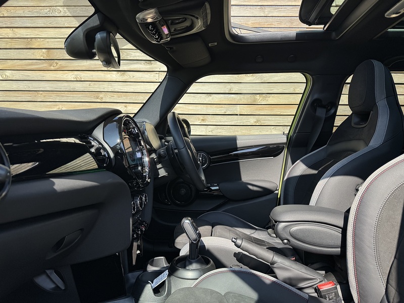 MINI Hatch 2023'73 Cooper S Sport | Zesty Yellow | Pan Roof - U9013