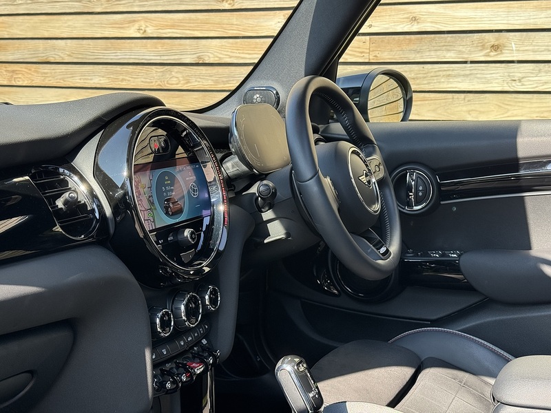 MINI Hatch 2023'73 Cooper S Sport | Zesty Yellow | Pan Roof - U9013