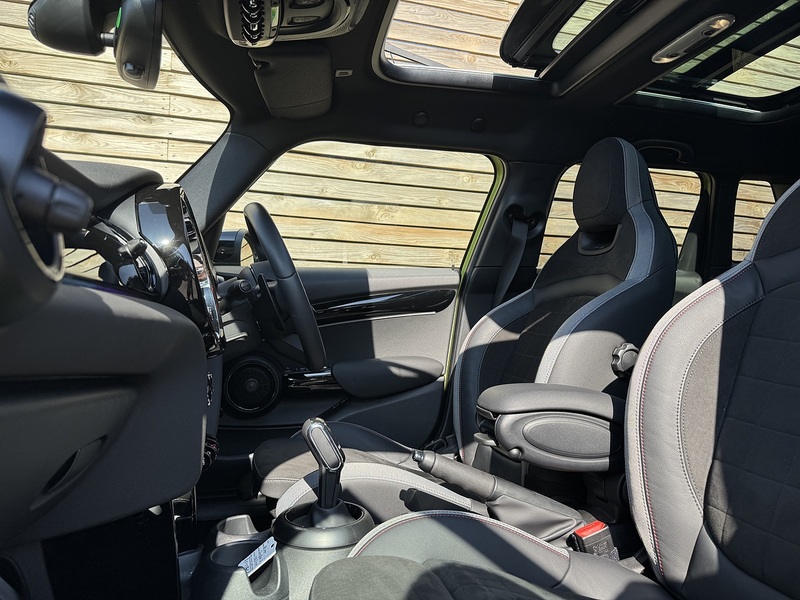 MINI Hatch 2023'73 Cooper S Sport | Zesty Yellow | Pan Roof - U9013