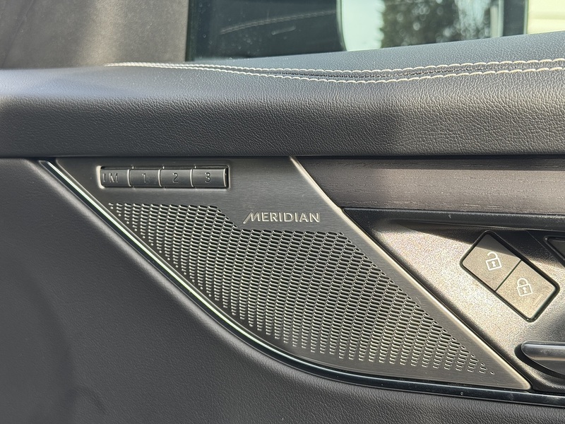 Jaguar F-PACE 2023'73 D200 MHEV R-Dynamic HSE Black | Pan Roof | Front Memory Seats - U9015