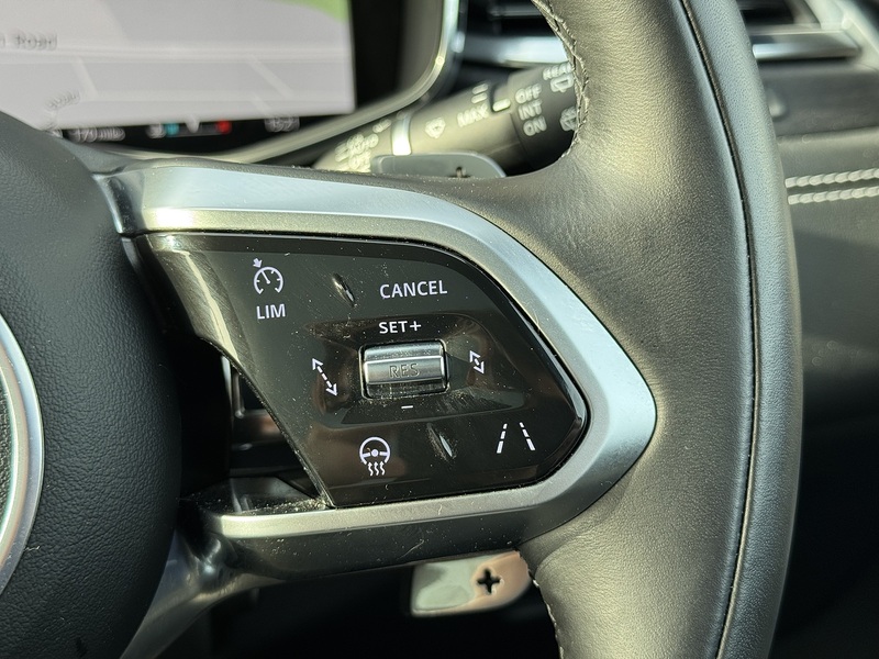 Jaguar F-PACE 2023'73 D200 MHEV R-Dynamic HSE Black | Pan Roof | Front Memory Seats - U9015