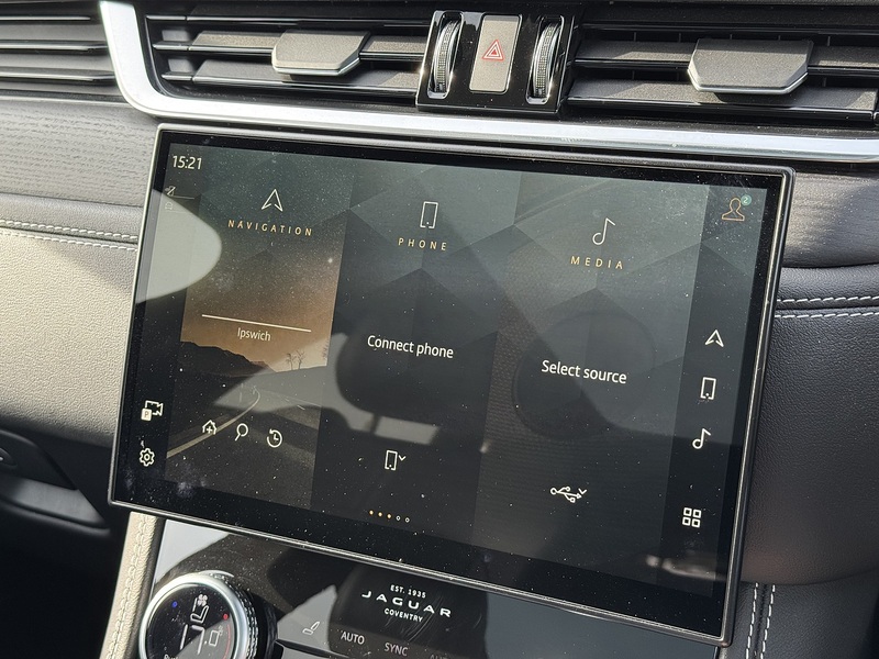 Jaguar F-PACE 2023'73 D200 MHEV R-Dynamic HSE Black | Pan Roof | Front Memory Seats - U9015