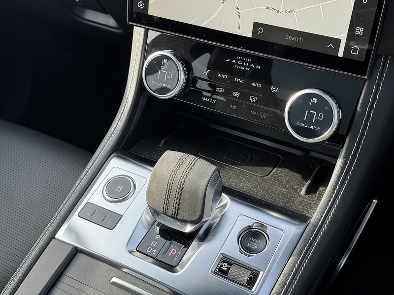 Jaguar F-PACE 2023'73 D200 MHEV R-Dynamic HSE Black | Pan Roof | Front Memory Seats - U9015