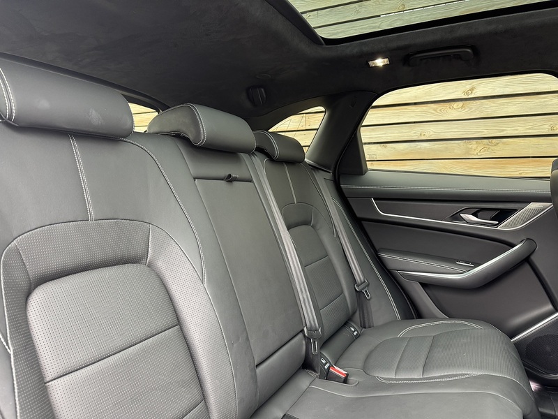 Jaguar F-PACE 2023'73 D200 MHEV R-Dynamic HSE Black | Pan Roof | Front Memory Seats - U9015