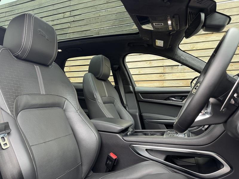 Jaguar F-PACE 2023'73 D200 MHEV R-Dynamic HSE Black | Pan Roof | Front Memory Seats - U9015