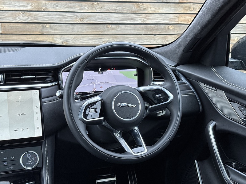 Jaguar F-PACE 2023'73 D200 MHEV R-Dynamic HSE Black | Pan Roof | Front Memory Seats - U9015