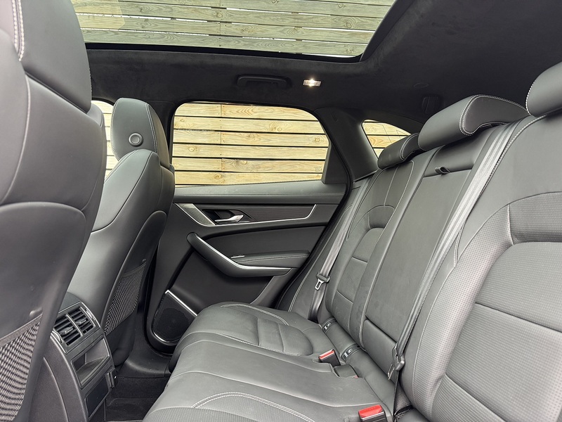 Jaguar F-PACE 2023'73 D200 MHEV R-Dynamic HSE Black | Pan Roof | Front Memory Seats - U9015