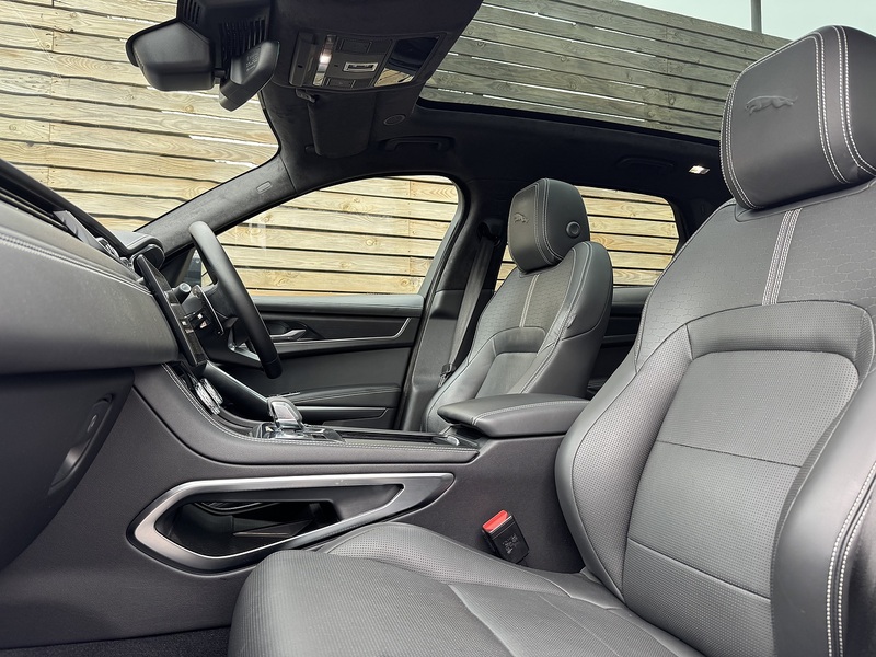 Jaguar F-PACE 2023'73 D200 MHEV R-Dynamic HSE Black | Pan Roof | Front Memory Seats - U9015