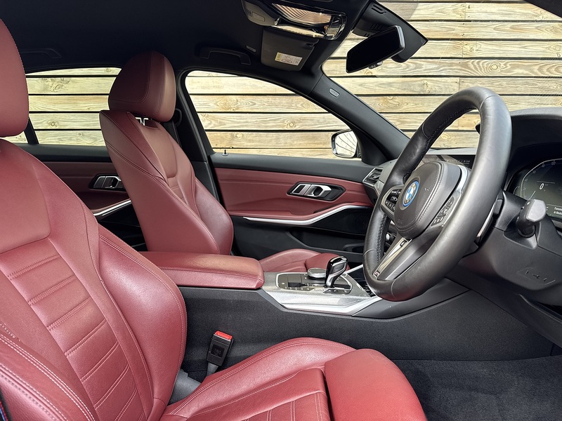 BMW 3 Series 2021'71 330e M Sport Pro Edition | Comfort Plus | Technoloy Pack - U9016
