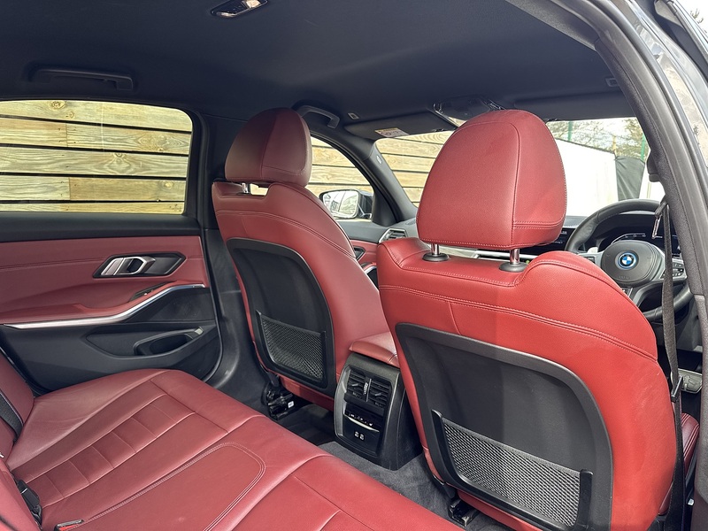 BMW 3 Series 2021'71 330e M Sport Pro Edition | Comfort Plus | Technoloy Pack - U9016