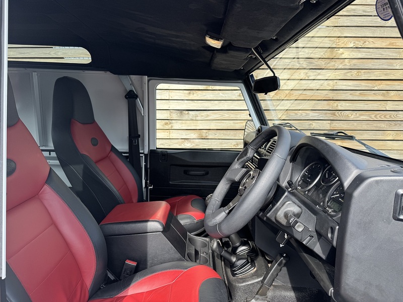 Land Rover Defender 90 2015'15 TDCi XS | Upgraded Interior | Heated Seats - U9023