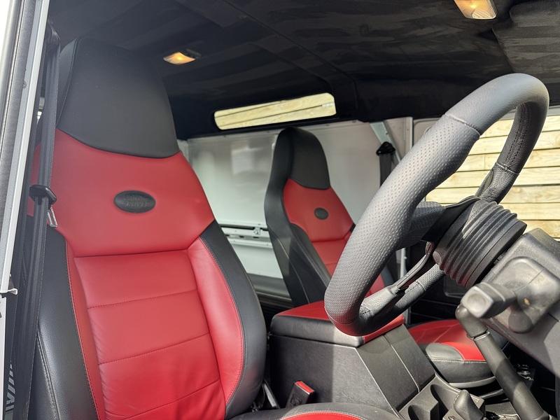 Land Rover Defender 90 2015'15 TDCi XS | Upgraded Interior | Heated Seats - U9023