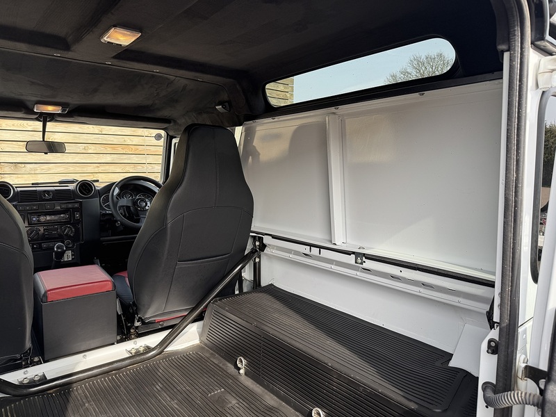 Land Rover Defender 90 2015'15 TDCi XS | Upgraded Interior | Heated Seats - U9023