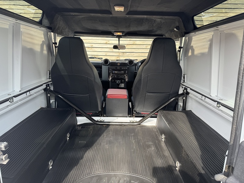 Land Rover Defender 90 2015'15 TDCi XS | Upgraded Interior | Heated Seats - U9023