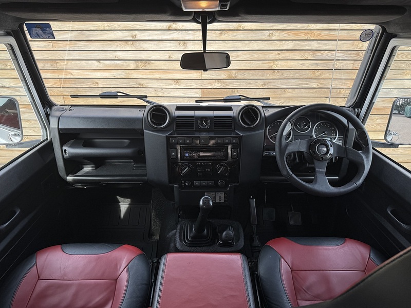 Land Rover Defender 90 2015'15 TDCi XS | Upgraded Interior | Heated Seats - U9023