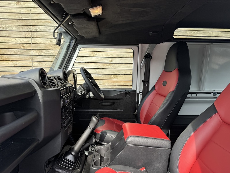 Land Rover Defender 90 2015'15 TDCi XS | Upgraded Interior | Heated Seats - U9023