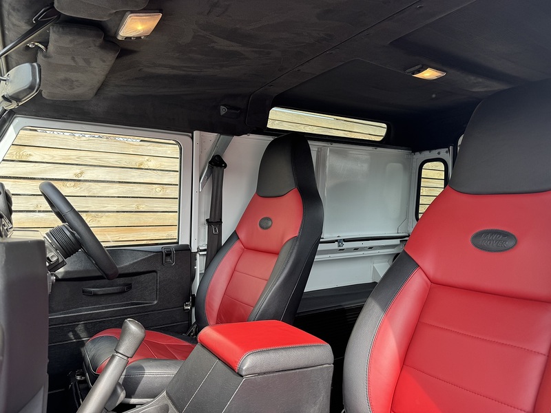 Land Rover Defender 90 2015'15 TDCi XS | Upgraded Interior | Heated Seats - U9023