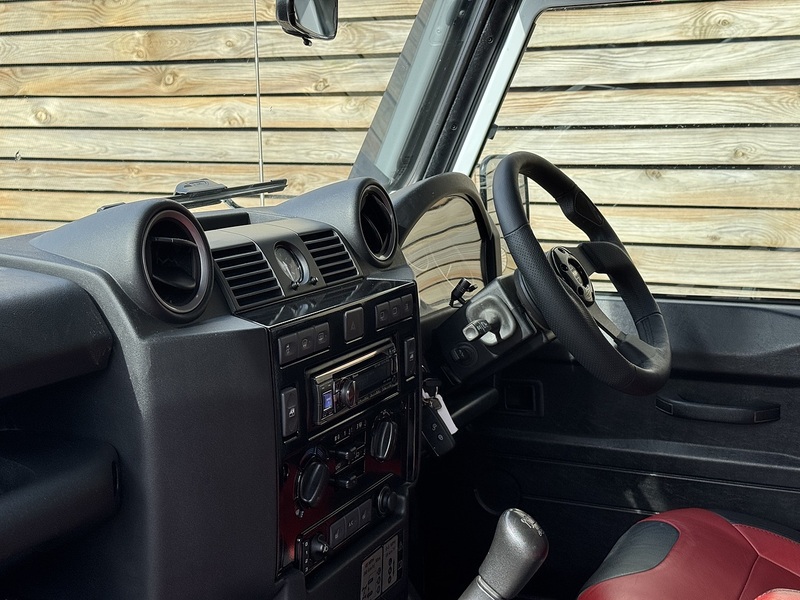 Land Rover Defender 90 2015'15 TDCi XS | Upgraded Interior | Heated Seats - U9023